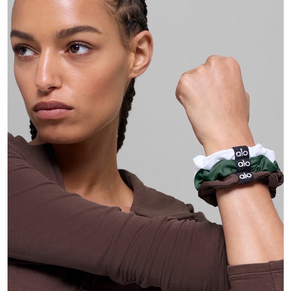 ALO Yoga Fresh Mini Scrunchie 3-Pack - Brownstone/White/Clover - Picture 2 of 3